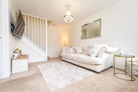 44 Fallowfield, Yateley, GU46 6LW