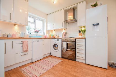 44 Fallowfield, Yateley, GU46 6LW