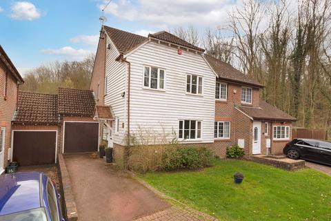 18 Brindles Field, Tonbridge, TN9 2YS