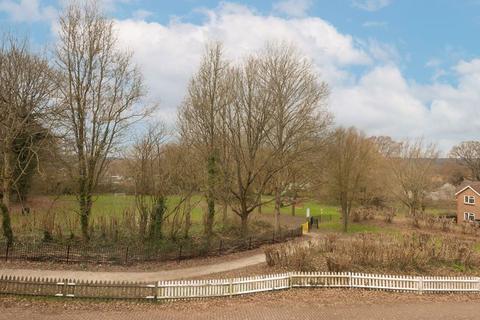 18 Brindles Field, Tonbridge, TN9 2YS