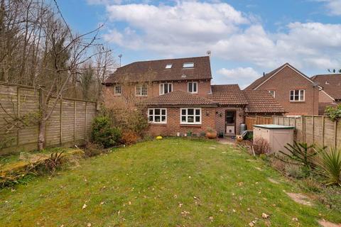 18 Brindles Field, Tonbridge, TN9 2YS
