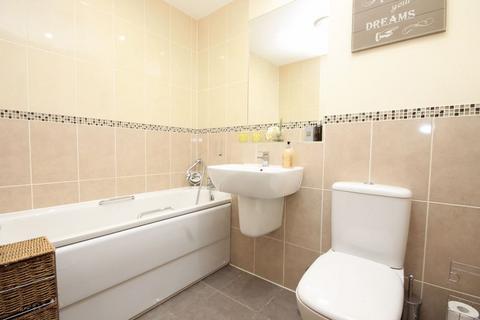 undefined, Hillview, Caterham