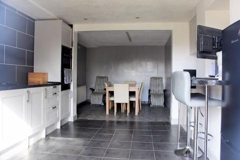 12 The Oval, Bradford, BD8 0AU