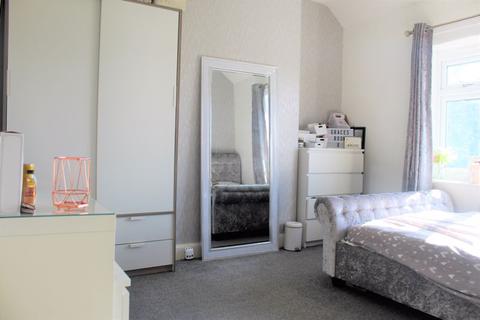 12 The Oval, Bradford, BD8 0AU