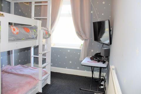 12 The Oval, Bradford, BD8 0AU