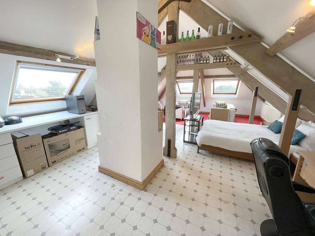 Studio/Attic Room