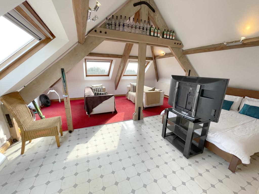 Studio/Attic Room