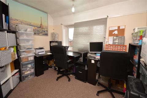 65 Waincliffe Place, Leeds, LS11 8HT