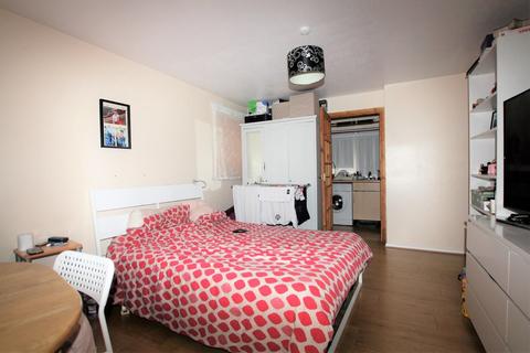 68 Shropshire Close, Mitcham, CR4 1XX
