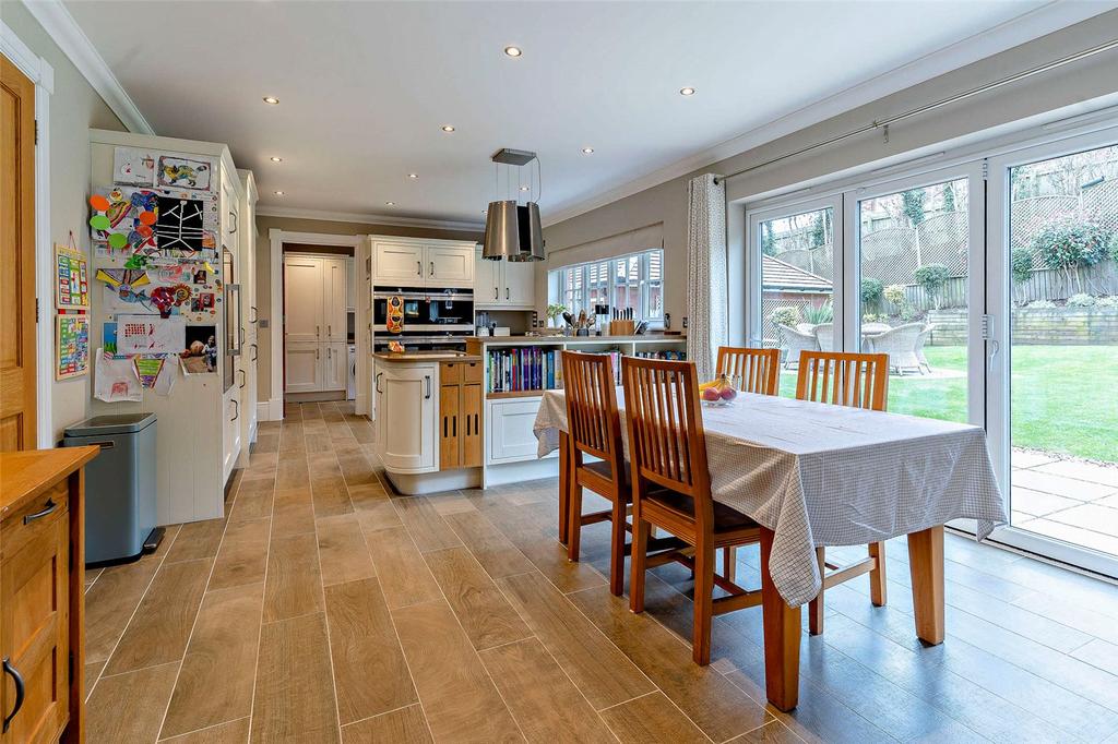 Family/Kitchen