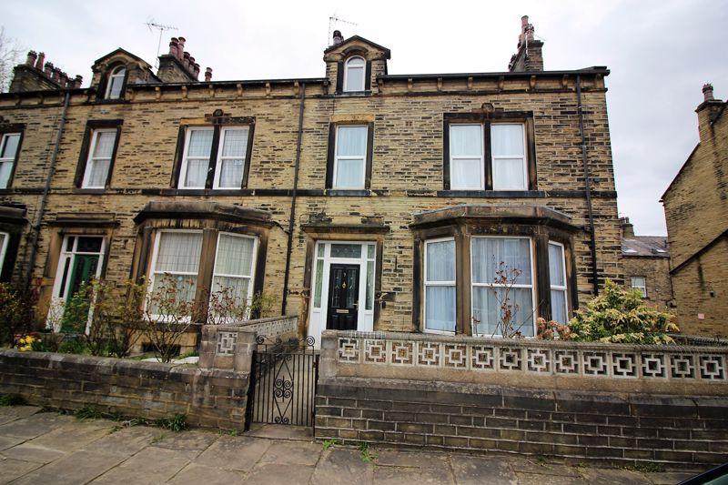 Heath Park Avenue, Halifax 6 bed end of terrace house £250,000