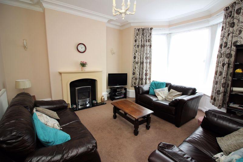 Heath Park Avenue, Halifax 6 bed end of terrace house £250,000