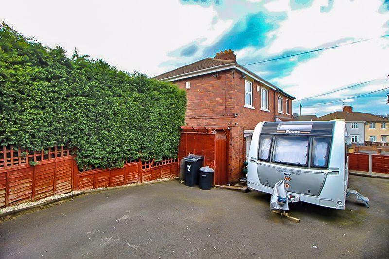 Elwell Crescent, WOODSETTON, DY1 3RL 3 bed semidetached house £185,000