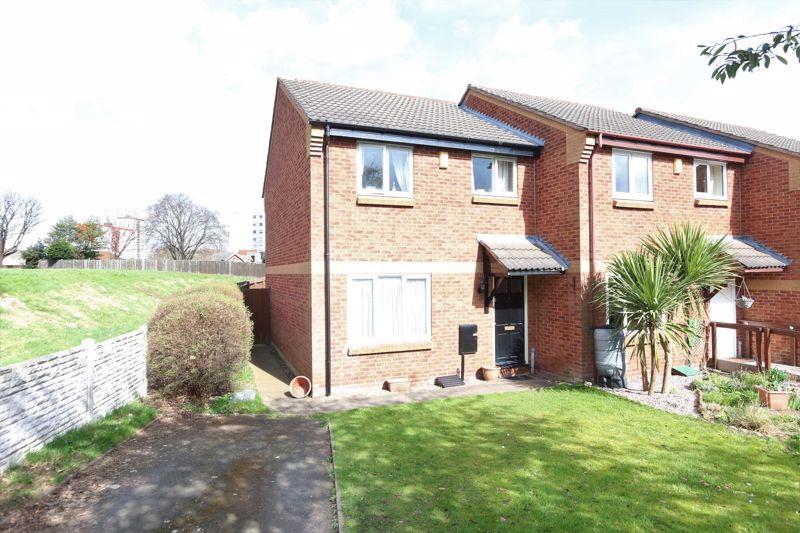 Horsecroft Drive, West Bromwich 3 bed terraced house £180,000
