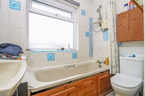 64 Warwick Avenue, Harrow, HA2 8RD