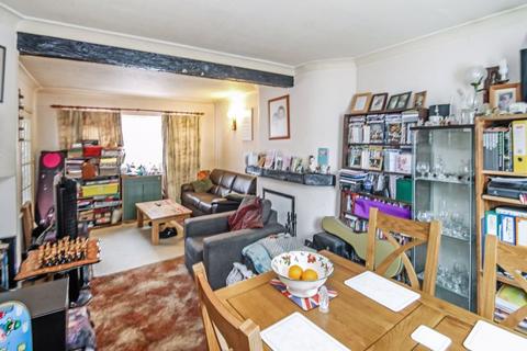 64 Warwick Avenue, Harrow, HA2 8RD