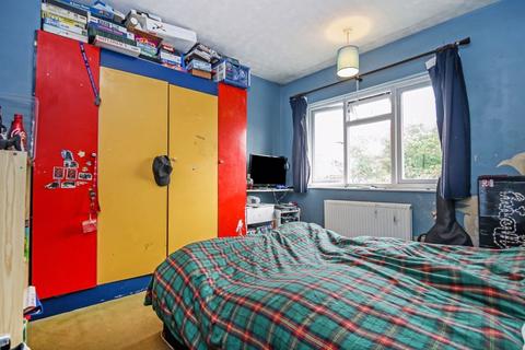 64 Warwick Avenue, Harrow, HA2 8RD