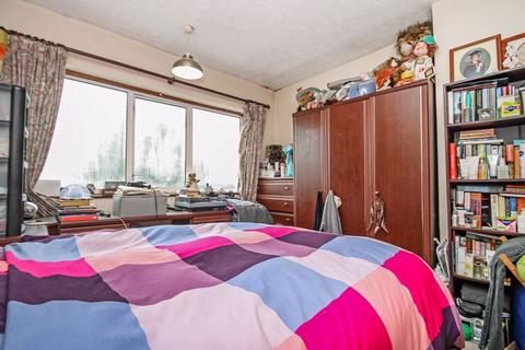 64 Warwick Avenue, Harrow, HA2 8RD