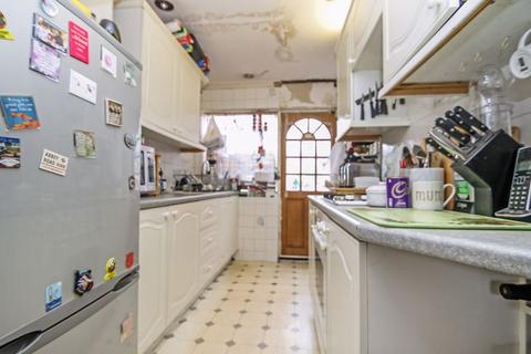64 Warwick Avenue, Harrow, HA2 8RD