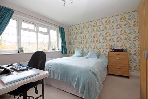4 Copperfield Close, South Croydon, CR2 0RX