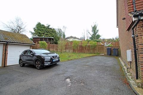 4 Copperfield Close, South Croydon, CR2 0RX