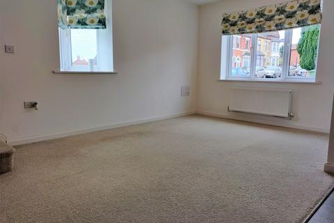 2 bedroom terraced house to rent, Talbot Road North