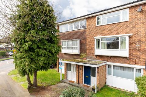 14 Coppsfield, West Molesey, KT8 1SN