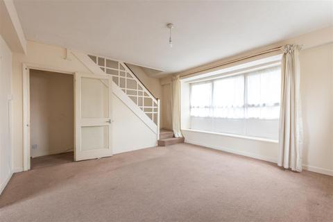 14 Coppsfield, West Molesey, KT8 1SN