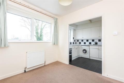 14 Coppsfield, West Molesey, KT8 1SN