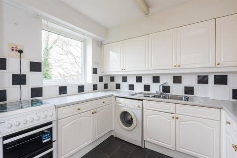 14 Coppsfield, West Molesey, KT8 1SN
