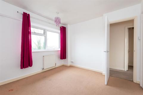 14 Coppsfield, West Molesey, KT8 1SN