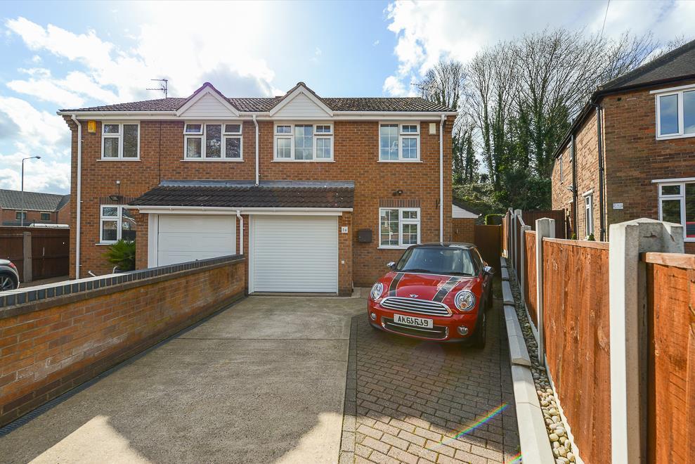 Coronation Walk, Gedling, Nottingham NG4 3 bed semidetached house £
