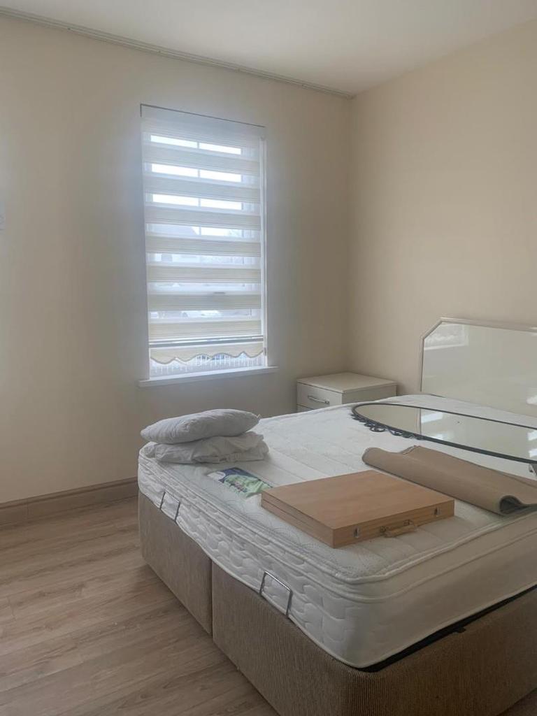 3 Bedroom house for rent in Palmers Green 3 bed end of terrace house