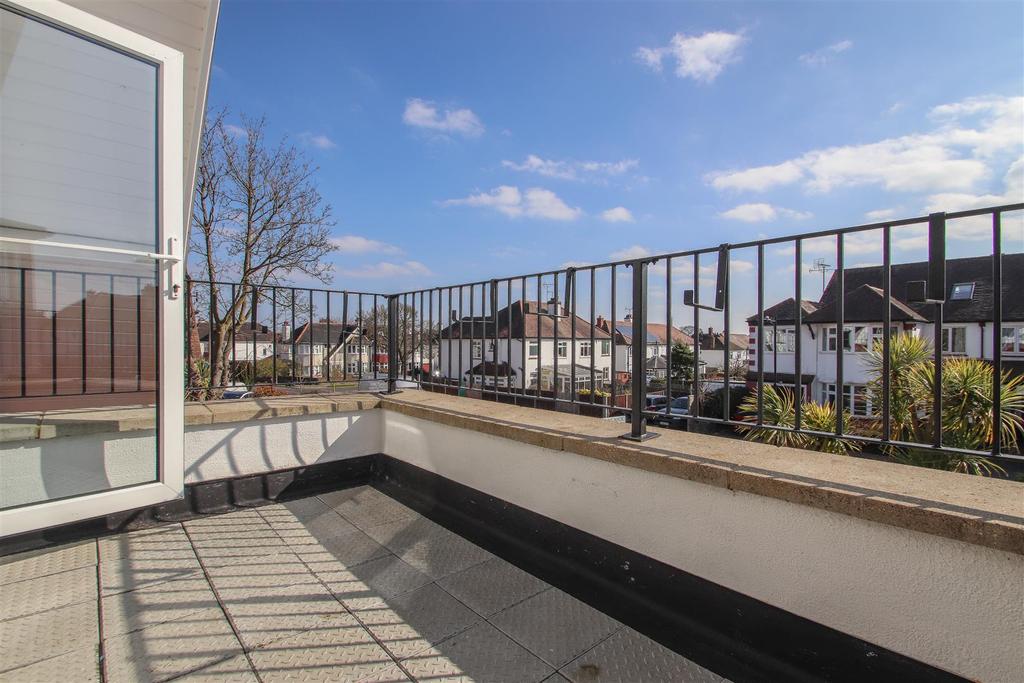 Chapmans Walk, LeighOnSea 3 bed detached house £695,000