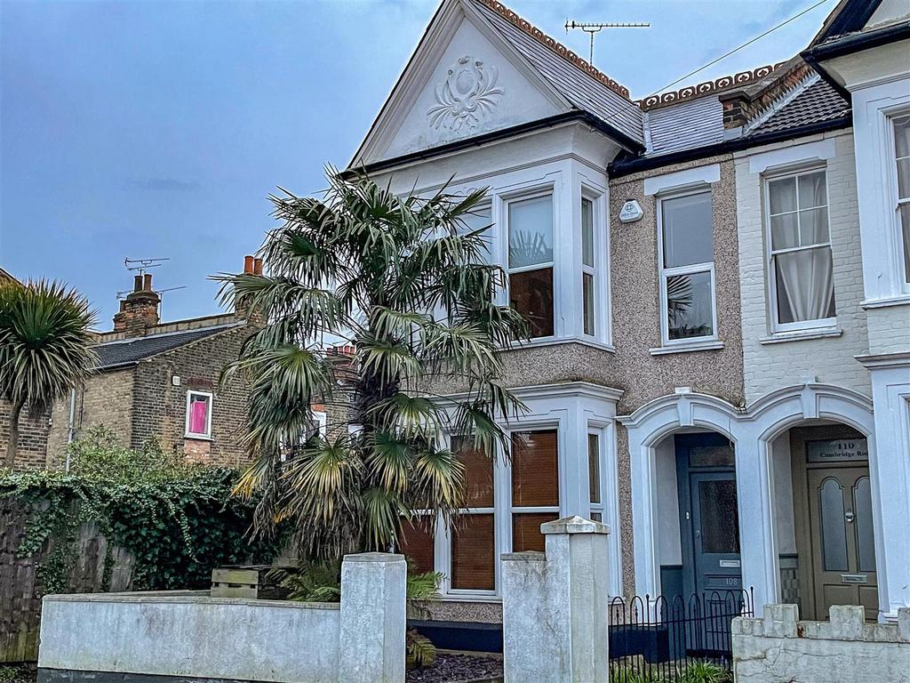 Cambridge Road, SouthendOnSea 5 bed semidetached house £500,000
