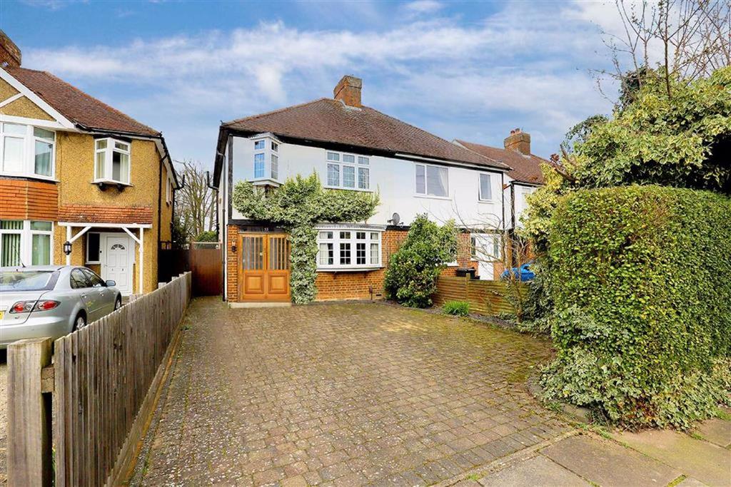 Tavistock Avenue, St. Albans, Hertfordshire 3 bed semidetached house