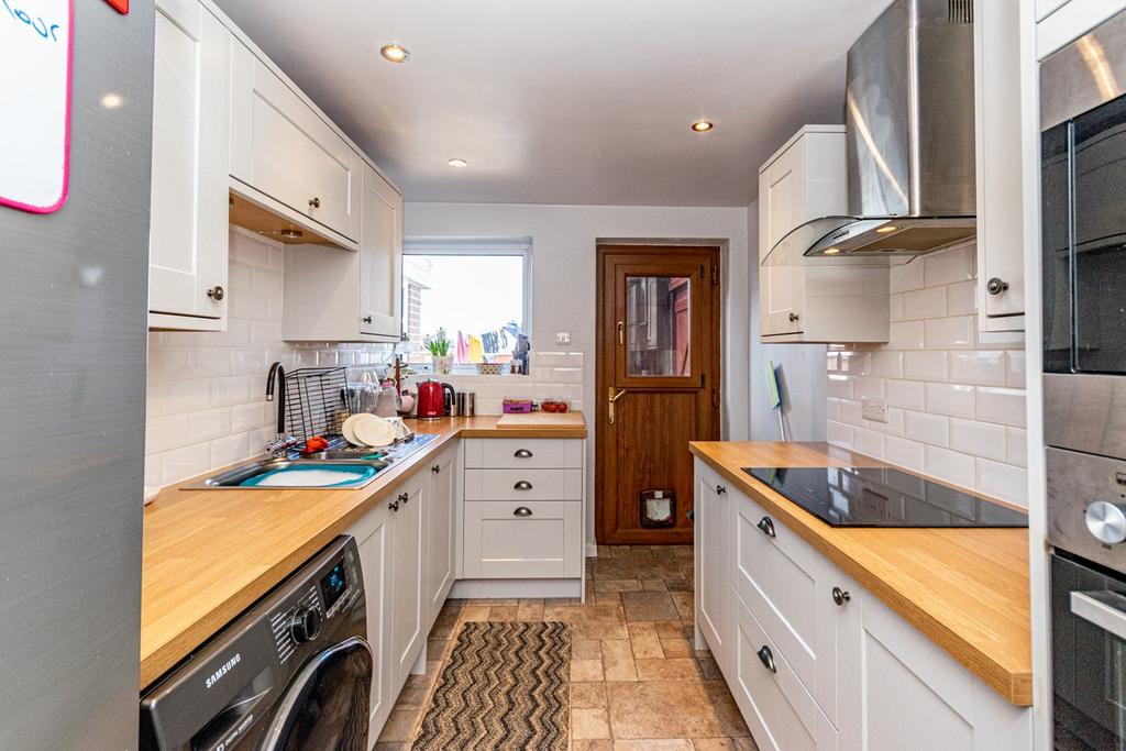 Coniston Avenue, Lytham St Annes, FY8 3 bed terraced house £125,000