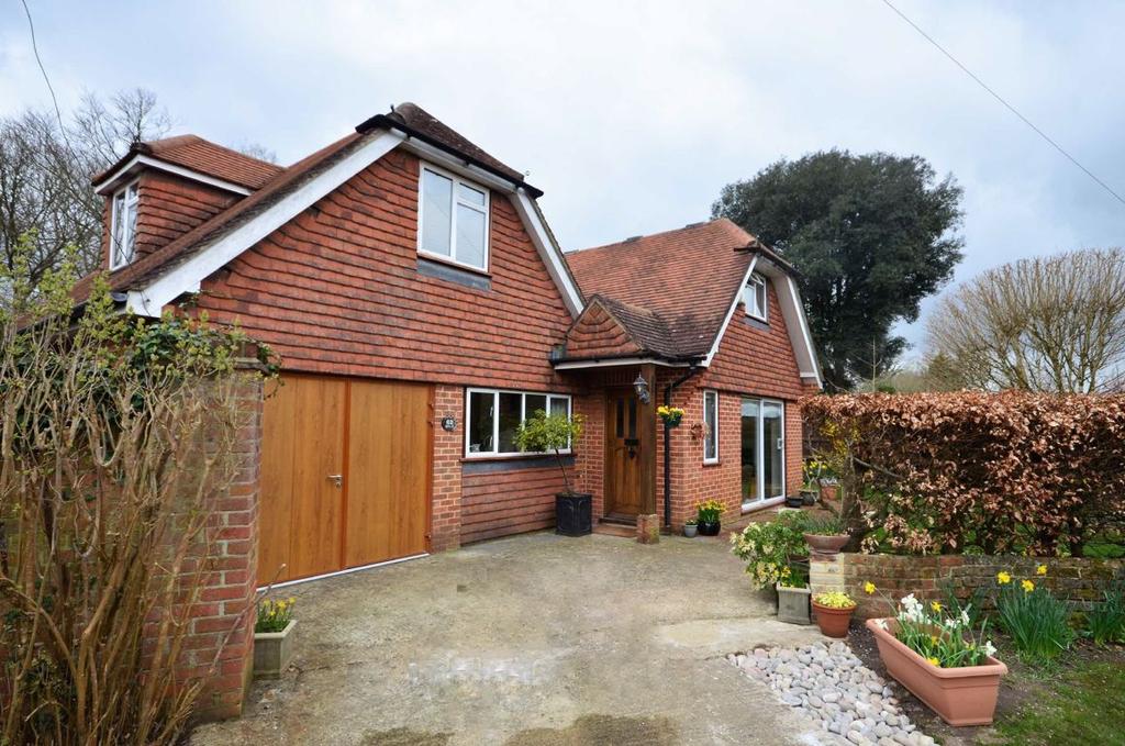 Bridgefield, Farnham 3 bed detached house £600,000