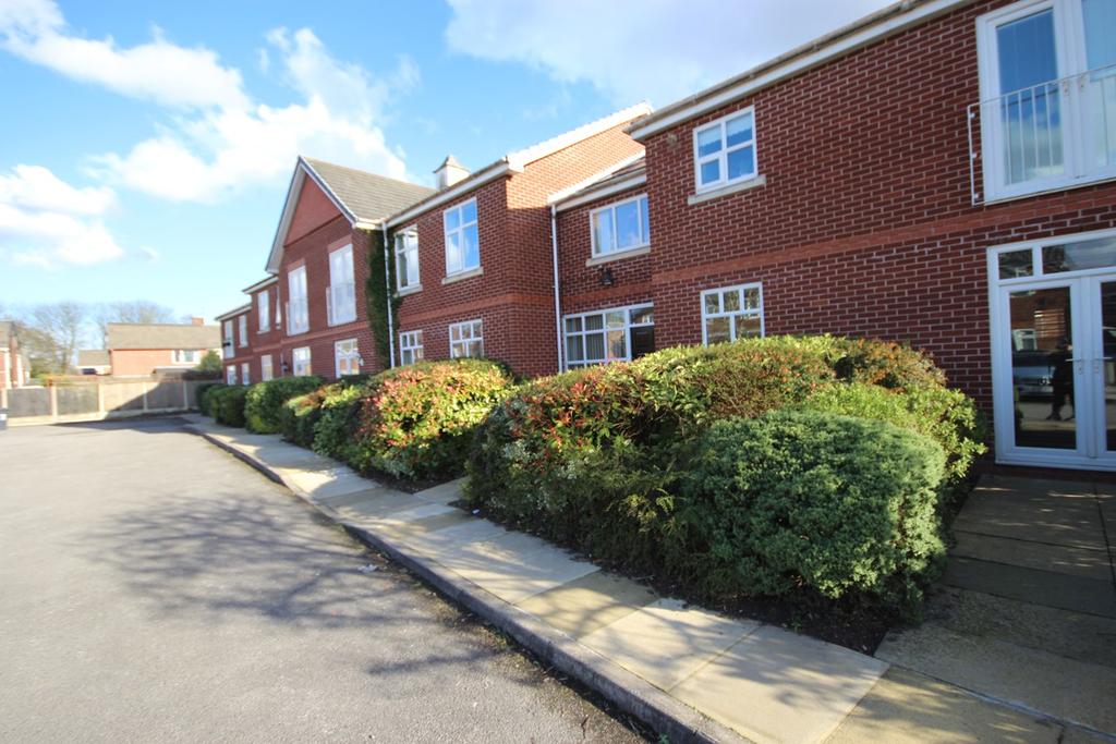 Bank Gardens, Penketh, Warrington, WA5 2 bed apartment £675 pcm (£156 pw)