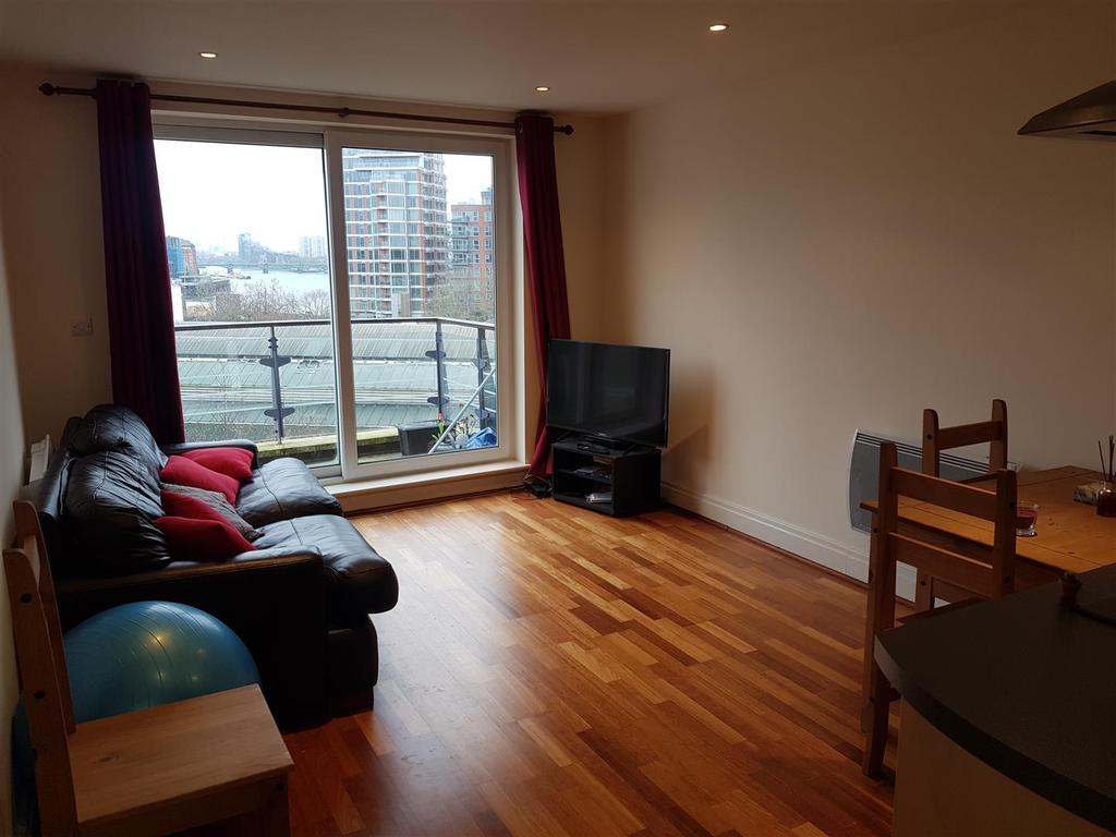 525 Smugglers Way Livingroom.jpg