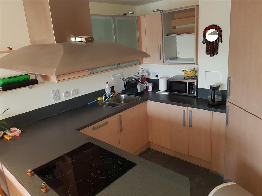 525 Smugglers Way Kitchen.jpg