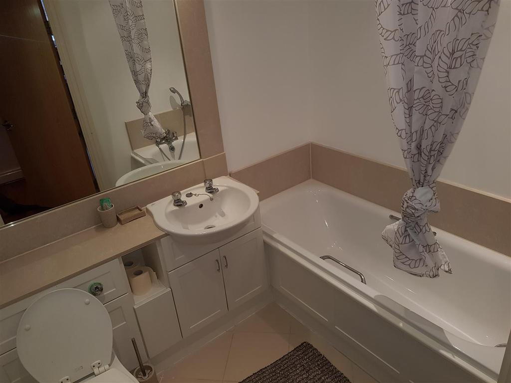 525 Smugglers Way Bathroom.jpg