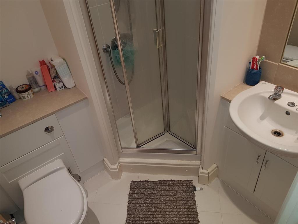 525 Smugglers Way Ensuite.jpg