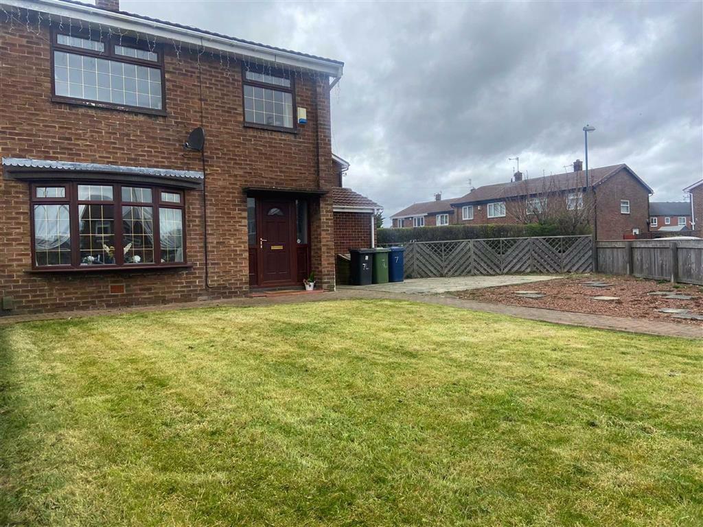 Whiteleas Way, South Shields 3 bed semidetached house £135,000