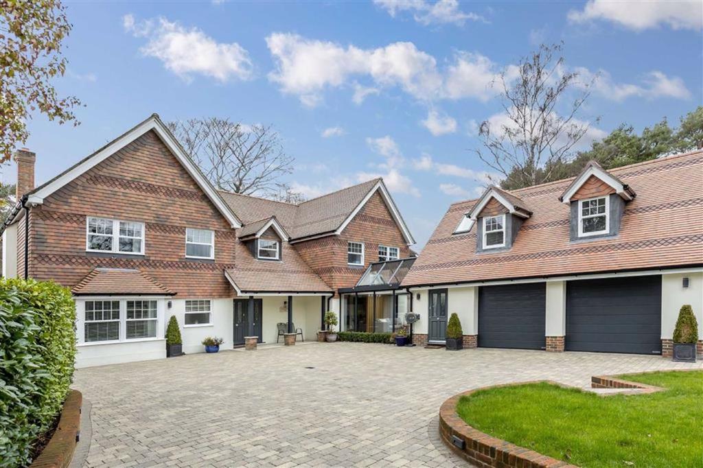Upper Golf Links Road, Broadstone, Dorset 4 bed detached house £1,550,000