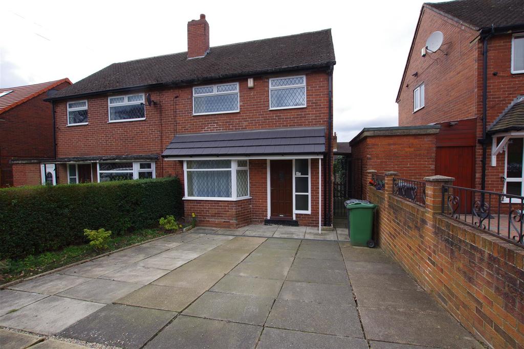 Moorcroft Drive, Dewsbury 2 bed house for sale £105,000