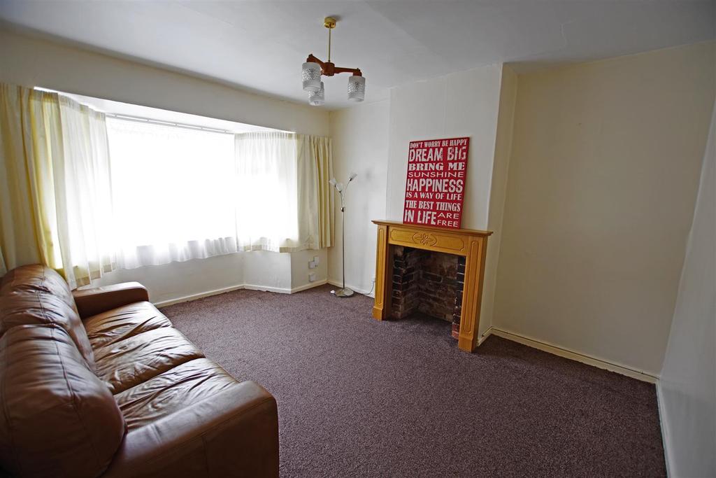 Moorcroft Drive, Dewsbury 2 bed house £105,000