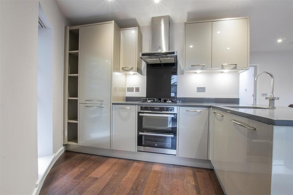 Kitchen 2.jpg