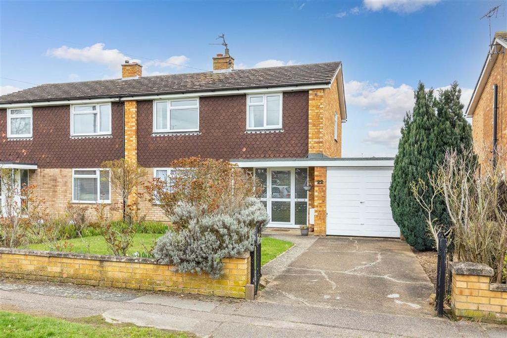 Walnut Way, Ickleford, Hertfordshire 3 bed semidetached house £525,000