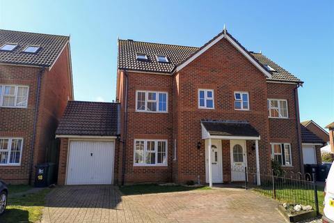 16 Cabot Close, Eastbourne, BN23 6RT